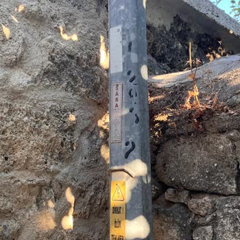 Alaçatı'da Sokak Lambalarının Süregelen Arızası Güvenliği Tehdit Ediyor