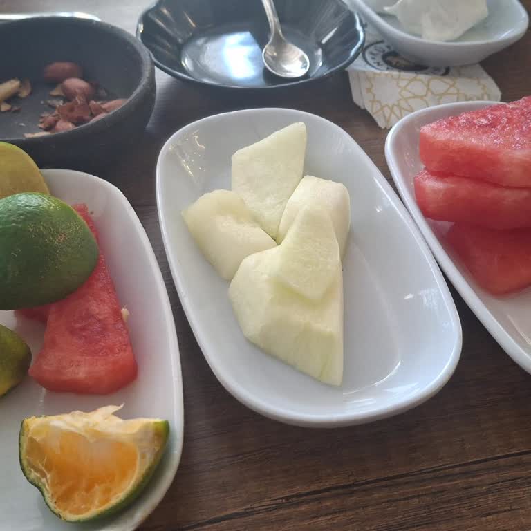 Taze Olmayan Meyve İkramı Ve Hijyen Eksikliği