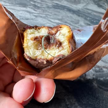 Eti Pop Kek İçinden Yabancı Madde Çıktı: Sağlık Ve Güvenlik Endişesi