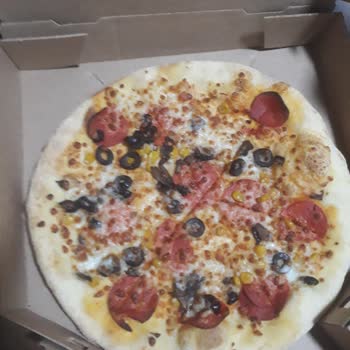 Domino's Pizza'da Bol Malzemos Pizza Malzeme Eksikliği