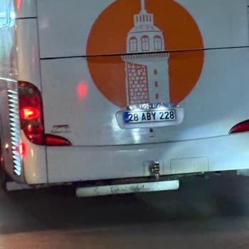 İstanbul Seyahat Otobüsü Park Halindeki Aracıma Çarptı, Yetkililere Ulaşamıyorum