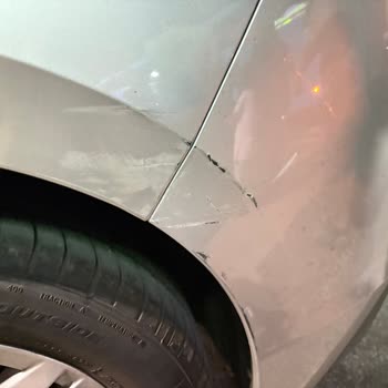 İstanbul Seyahat Otobüsü Park Halindeki Aracıma Çarptı, Yetkililere Ulaşamıyorum