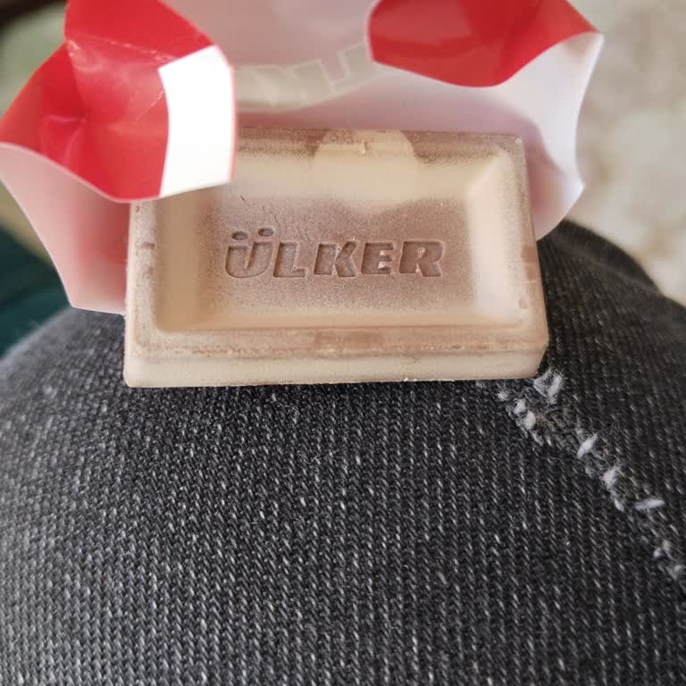 Yıllardır Aldığım Çikolata Bu Kez Tamamen Beyaz Çıktı Tadı Da Farklıydı