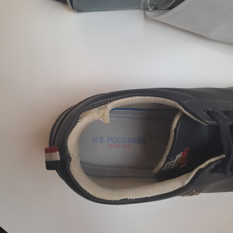 Üç Ayda Dikişi Açılan Ayakkabıya Ret Ve İlgisiz Mağaza Müdürü