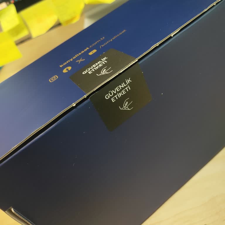 Kutu Güvenlik Etiketi Yırtık Ve Saat Düzgün Yerleştirilmemiş Geldi