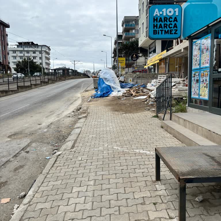 Kaldırımların İnşaat Malzemeleriyle Kaplanması Mağduriyet Yaratıyor