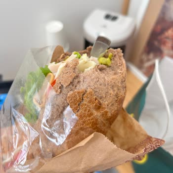 Siparişimde Bozuk İçecek, Yanlış Sandviç Ve İçinden Çıkan Metal Kaşık Şoku