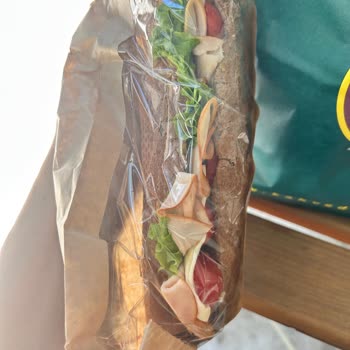 Siparişimde Bozuk İçecek, Yanlış Sandviç Ve İçinden Çıkan Metal Kaşık Şoku