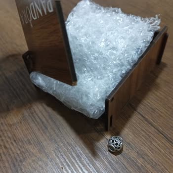 Pandora Bileklik Siparişim Kırık Kutuda Ve Eksik Parça İle Teslim Edildi