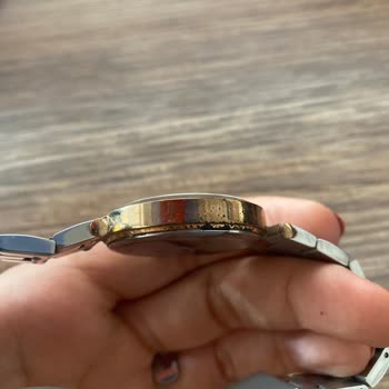 Çelik Denilen Saat Kısa Sürede Paslandı Ve İki Firma Da Sorumluluk Almadı