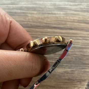 Çelik Denilen Saat Kısa Sürede Paslandı Ve İki Firma Da Sorumluluk Almadı