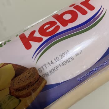 Kebir Süt Ve Süt Ürünleri Ambalajı Şişen Ve Lekelenen Kaşar Peynirinde Güven Sorunu