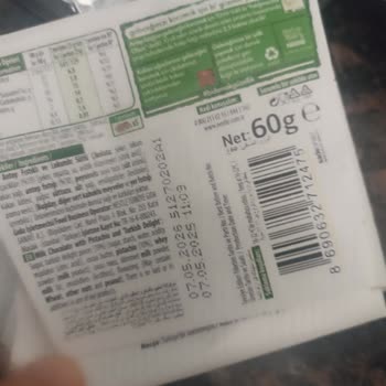 Aldığım Çikolatada Bozuk Tat Ve Siyah Lekelerle Karşılaştım