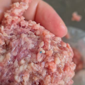 File Market Aldığım Kıymanın İçinden Plastik Parça Çıktı, İnsan Sağlığı Tehlikede