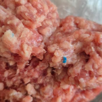 File Market Aldığım Kıymanın İçinden Plastik Parça Çıktı, İnsan Sağlığı Tehlikede