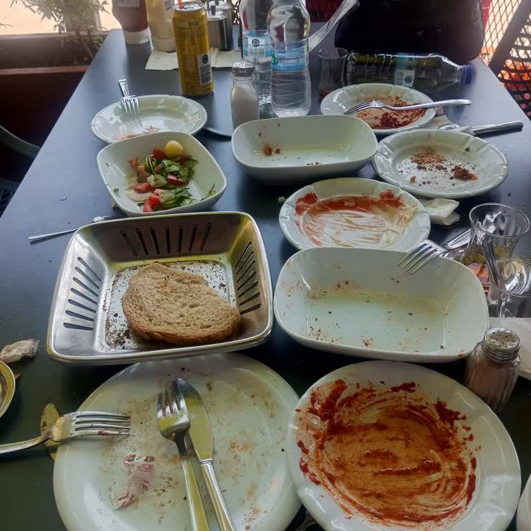 Köfteci Yusuf Şubesinde İlgisiz Personel Ve Eksik Hizmet Deneyimi