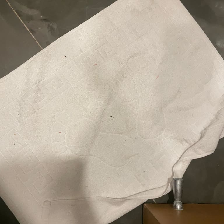 Otel Odasında Ağır Koku Hijyen Eksikliği Ve Havuzda Yer Bulamama Mağduriyeti