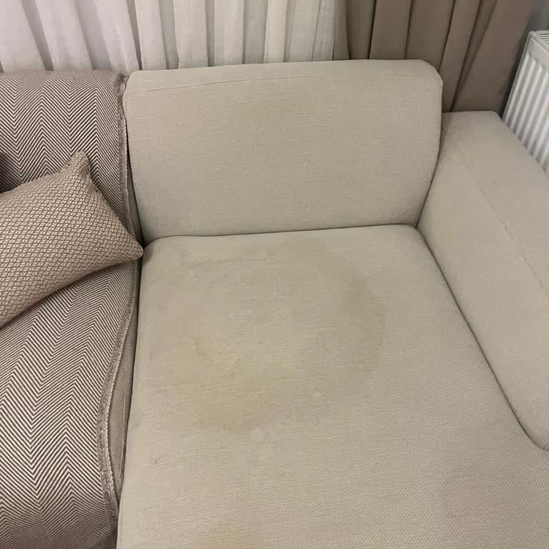 Enza Home Köşe Takımında Sıvı Temasıyla Kalıcı Leke Sorunu Ve Çözüm Eksikliği