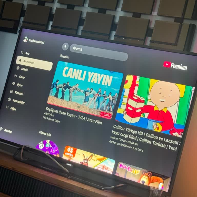 Philips TV'nin 7. Yılında Köşelerde Pembeleşme Sorunu