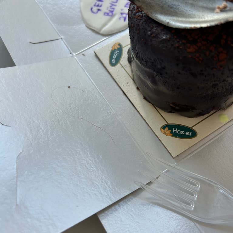 Doğum Günü Pastasında Hijyen Sorunu Ve Yetersiz Çözüm