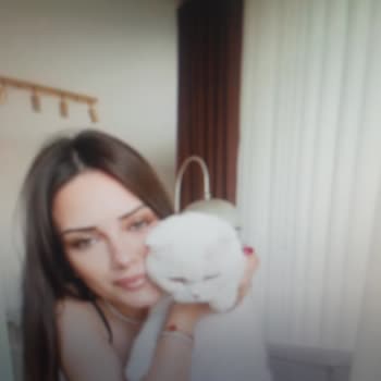 Esohbet Sitesinde Öğretmen Olduğunu İddia Eden Kişinin Uygunsuz Davranışları