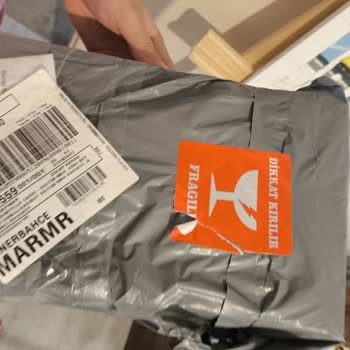 Kargomun Paketi Parçalanmış Ve İçeriği Zarar Görmüş