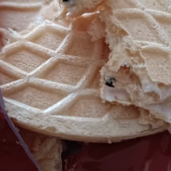 Kağıt Helvada Yabancı Madde Çıkması Nedeniyle Hayal Kırıklığı