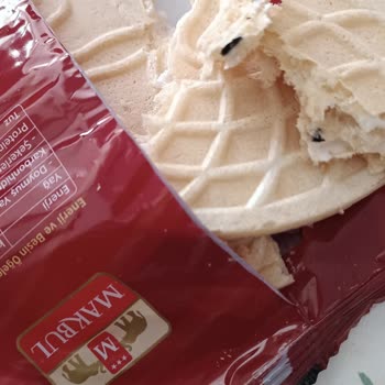 Kağıt Helvada Yabancı Madde Çıkması Nedeniyle Hayal Kırıklığı