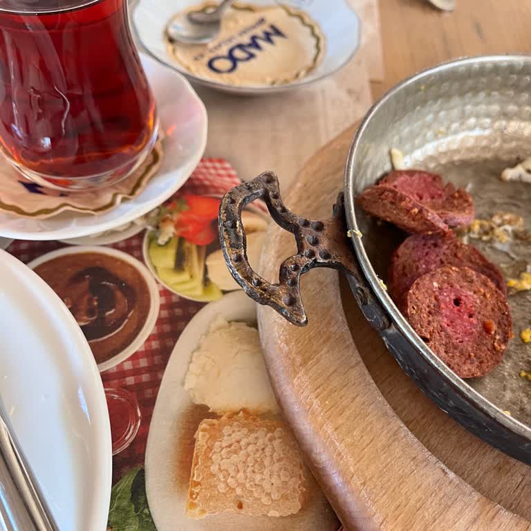Mado'da Hayal Kırıklığı: Kötü Servis Ve Kalitesiz Kahvaltı