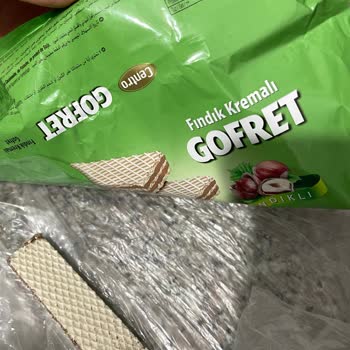 Taze Olması Gereken Gofretin İçinden Siyahlıklar Çıktı!