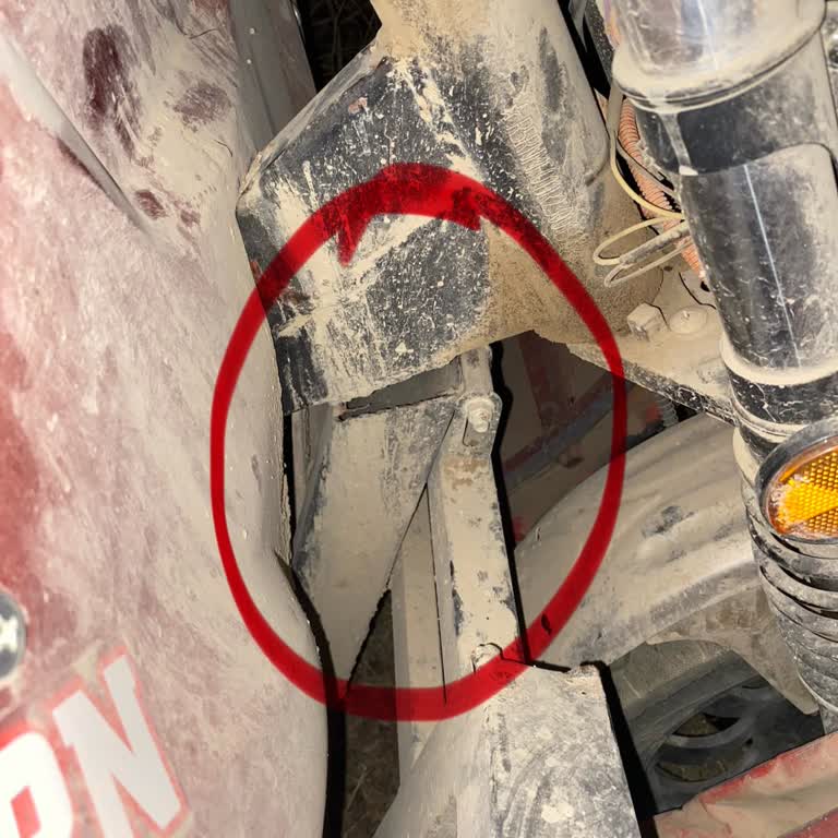 Sıfır Alınan Araçta Seyir Halinde Ciddi Kırılma Ve Güvenlik Riski