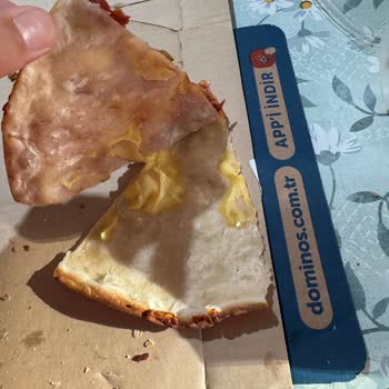 Cheddar Peynirli Dubleks Hamurda Peynir Eksikliği Ve Müşteri Hizmetlerinde İlgisizlik