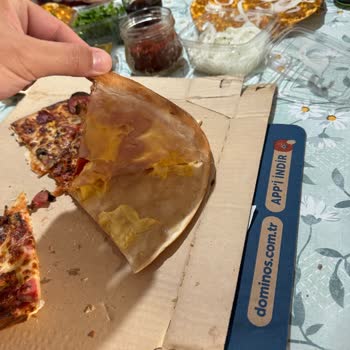 Cheddar Peynirli Dubleks Hamurda Peynir Eksikliği Ve Müşteri Hizmetlerinde İlgisizlik