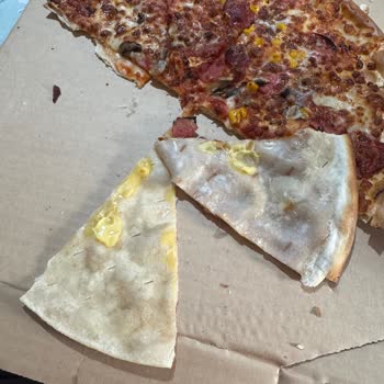 Cheddar Peynirli Dubleks Hamurda Peynir Eksikliği Ve Müşteri Hizmetlerinde İlgisizlik