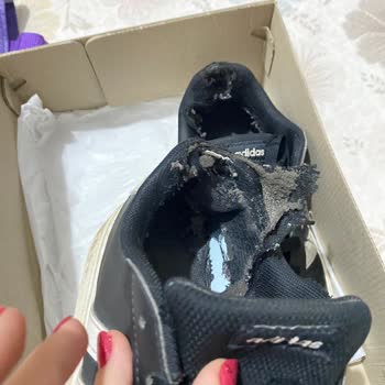 Adidas Ayakkabım 9 Ayda Parçalandı, İade Talebim İki Kez Reddedildi