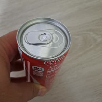 Aldığım Kola Paketinde Açılmamış Ve Tamamen Boş Kutu Çıktı