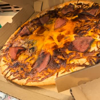 Yanmış Pizza Ve Kaba Çalışanla Yaşanan Mağaza Deneyimi