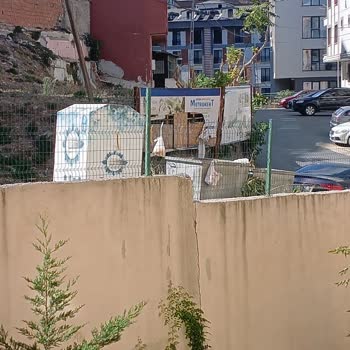 Yanlış Konumlandırılan Çöp Konteynerleri Nedeniyle Yaşanan Koku Ve Sağlık Sorunları