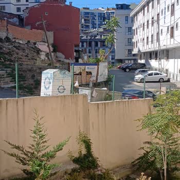 Yanlış Konumlandırılan Çöp Konteynerleri Nedeniyle Yaşanan Koku Ve Sağlık Sorunları