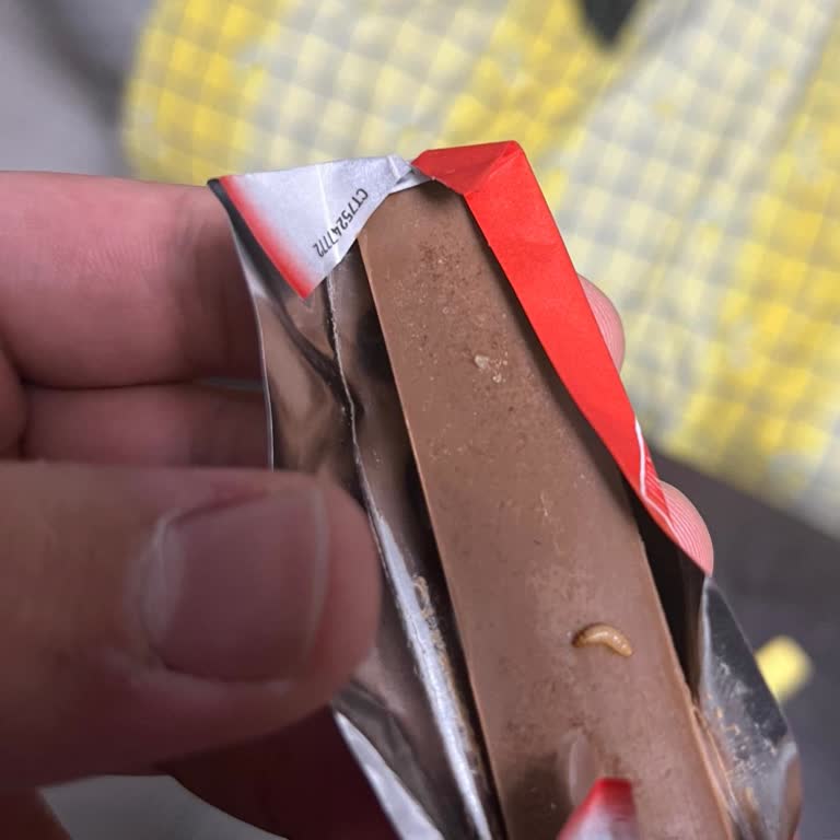 Kinder Çikolatanın İçinden Solucan Çıkması Nedeniyle Yaşanan Mağduriyet