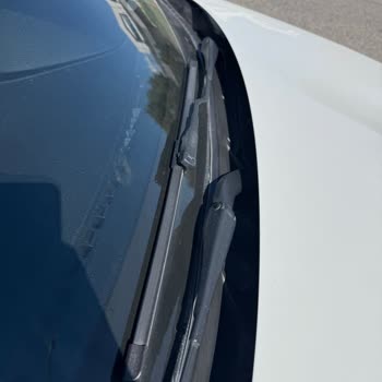 BMW 1.16 Ön Cam Fitili Yaz Aylarında Eriyip Parçalanıyor Ücretsiz Değişim Bekliyorum