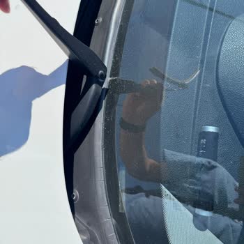 BMW 1.16 Ön Cam Fitili Yaz Aylarında Eriyip Parçalanıyor Ücretsiz Değişim Bekliyorum