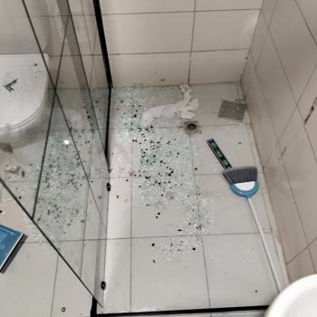 Teslimat Sonrası Patlayan Duşakabin Camı Nedeniyle Yaşanan Sağlık Ve Maddi Mağduriyet