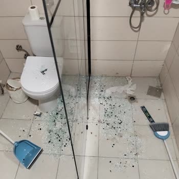 Teslimat Sonrası Patlayan Duşakabin Camı Nedeniyle Yaşanan Sağlık Ve Maddi Mağduriyet