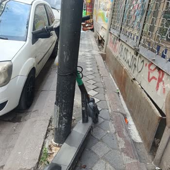 Scooterların Kapı Önüne Park Edilmesi Giriş Çıkışımı Engelliyor