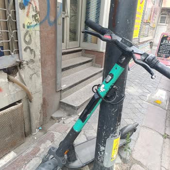 Scooterların Kapı Önüne Park Edilmesi Giriş Çıkışımı Engelliyor