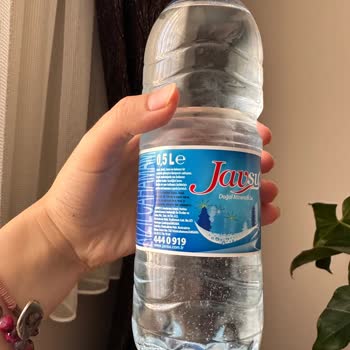 Javsu Şişelerinde Garip Maddeler: Tedirgin Edici Deneyim