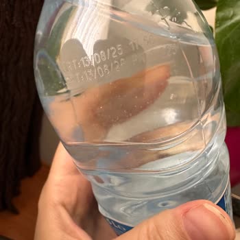 Javsu Şişelerinde Garip Maddeler: Tedirgin Edici Deneyim