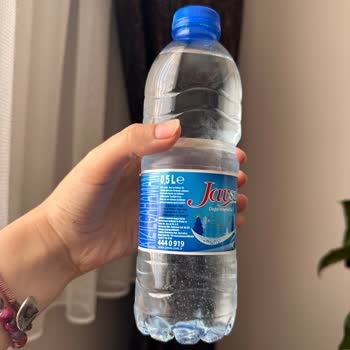 Javsu Şişelerinde Garip Maddeler: Tedirgin Edici Deneyim