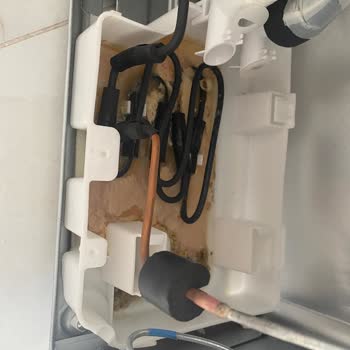 Yeni Alınan Buzdolabında Dayanılmaz Koku Ve İlgisiz Servis Mağduriyeti